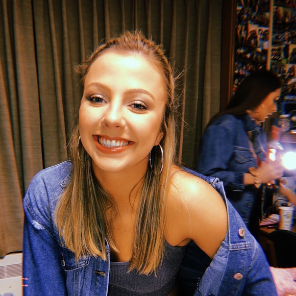 Meet your Posher, Jessica - Picture 1 of 1